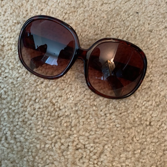 Accessories - Tortoise sunglasses